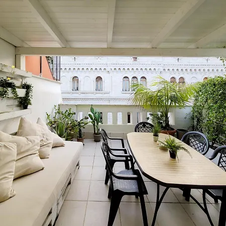 Penthouse In The Heart Of With Terrace דירה