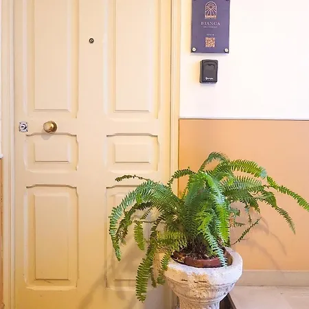 דירה Penthouse In The Heart Of With Terrace *