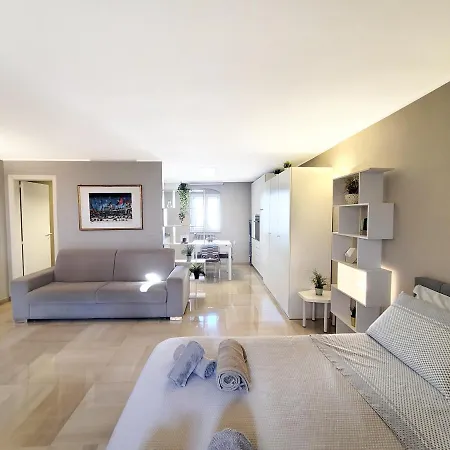 Penthouse In The Heart Of With Terrace דירה