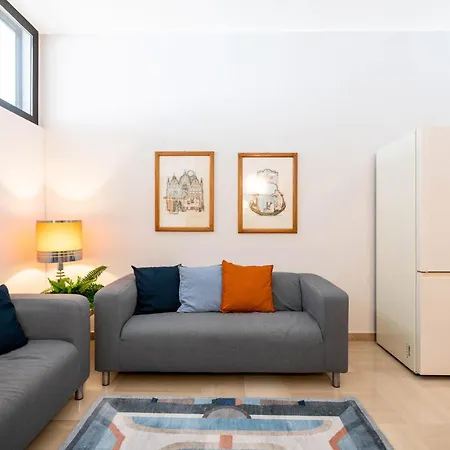 דירה Penthouse In The Heart Of With Terrace