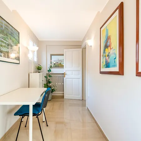 דירה Penthouse In The Heart Of With Terrace